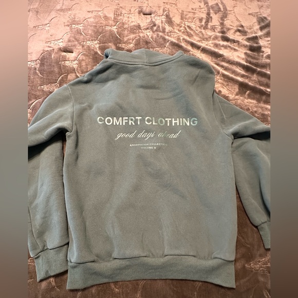 Comfrt Tops - Green comfrt hoodie
